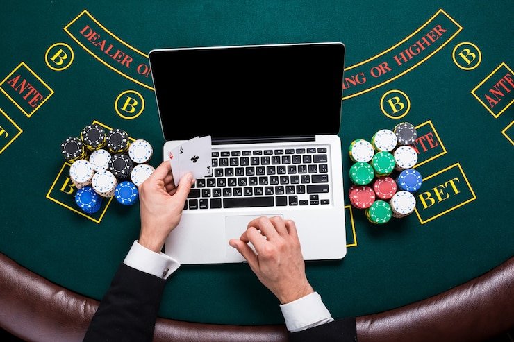 Antarmuka aplikasi mobile profit88 menampilkan permainan sepak bola Liga 1, live-dealer tables, dan slot games